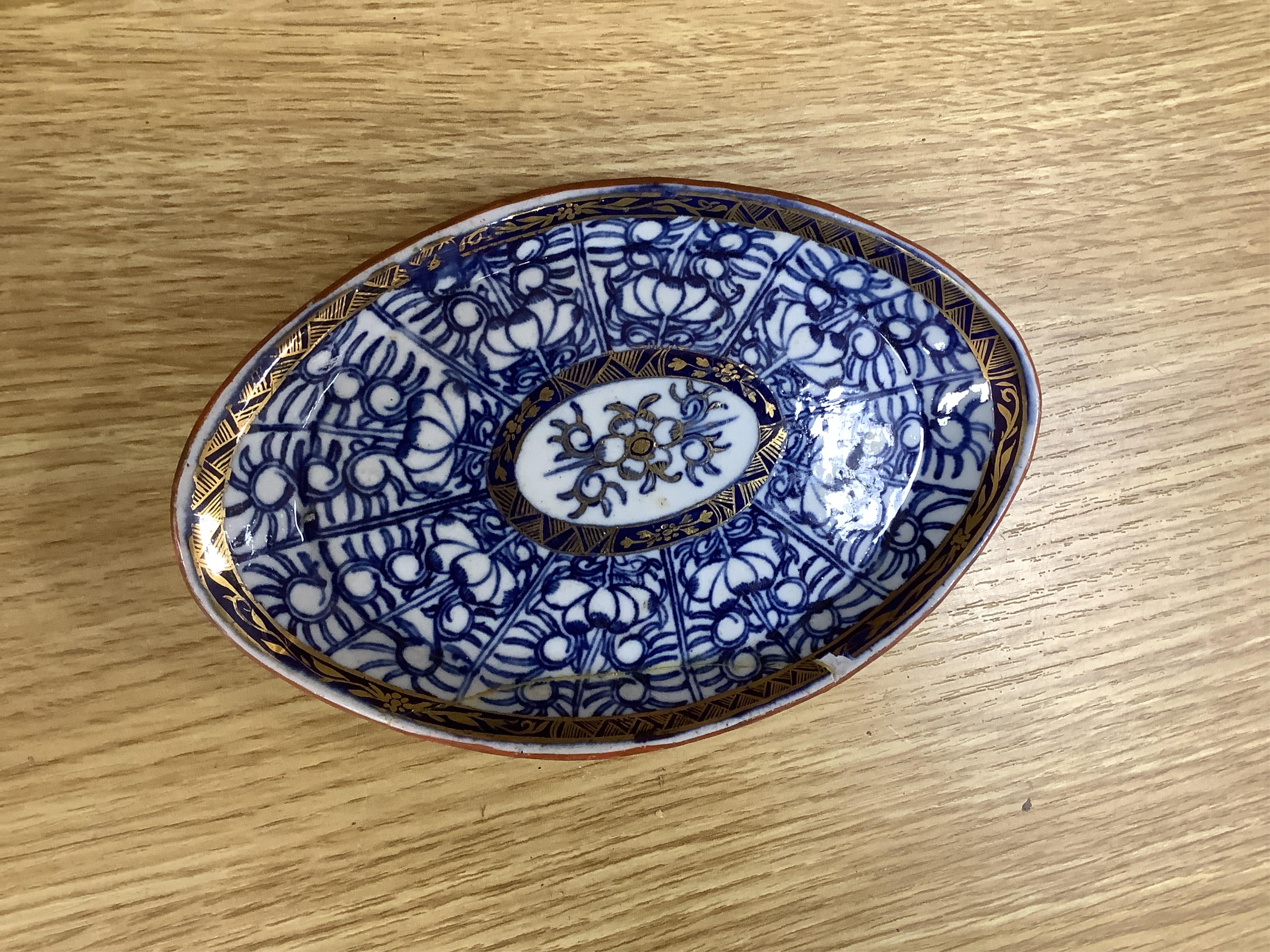 A collection of Worcester Royal Lily pattern tea and coffee wares, late 18th/early 19th century, largest 22cm wide